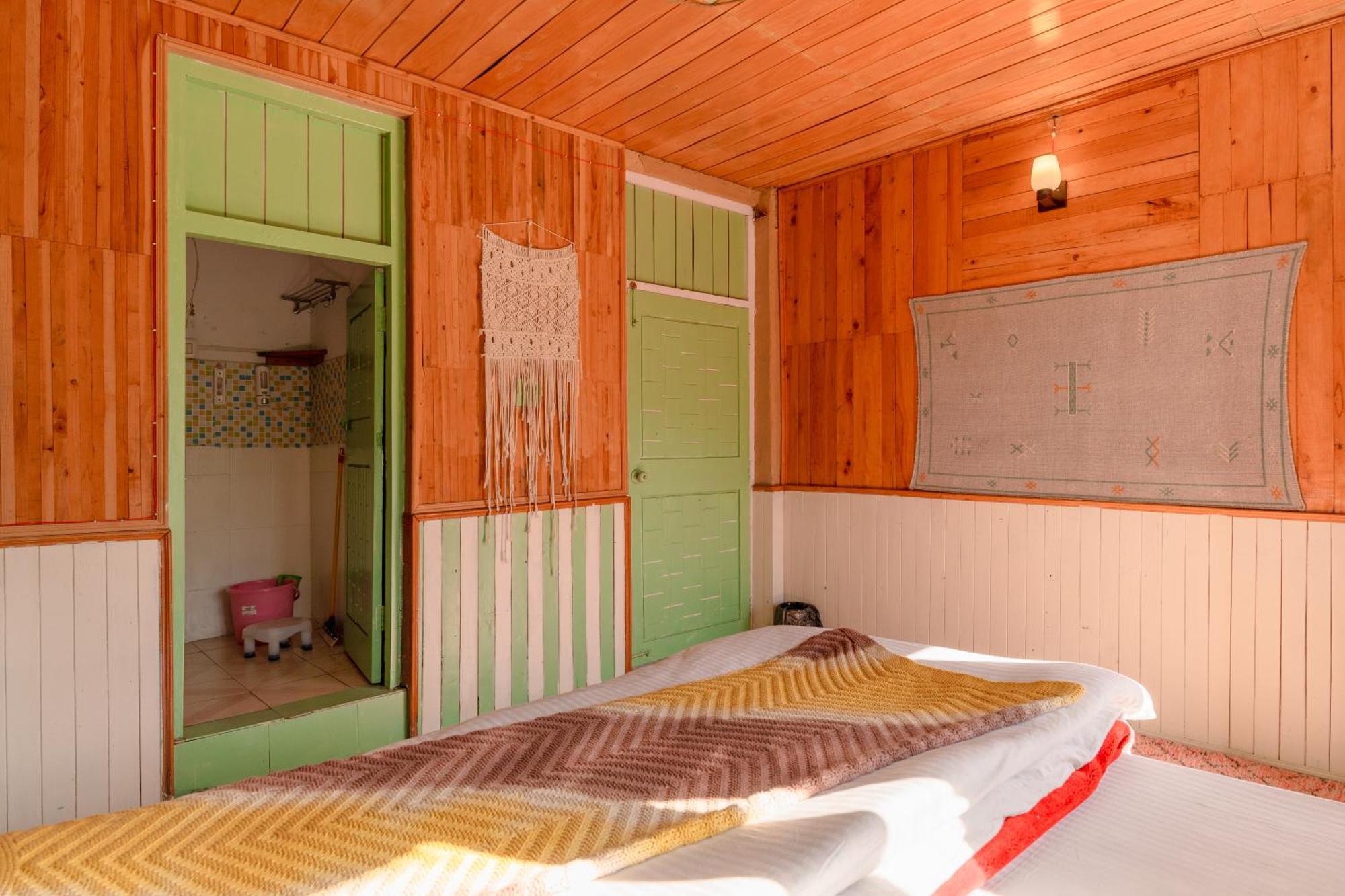 Firgun Chapter Shoja Hostel Exterior photo